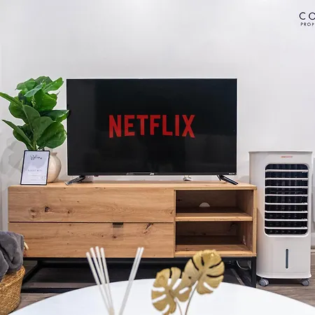 Апартаменты 1 Bed By The Arena